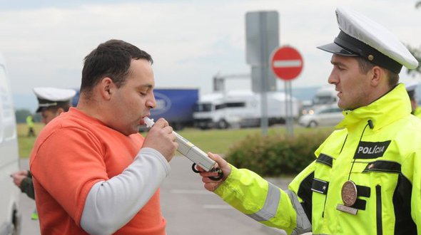 zakon-alkohol-vodicak-policia-jazda-pitie.jpg